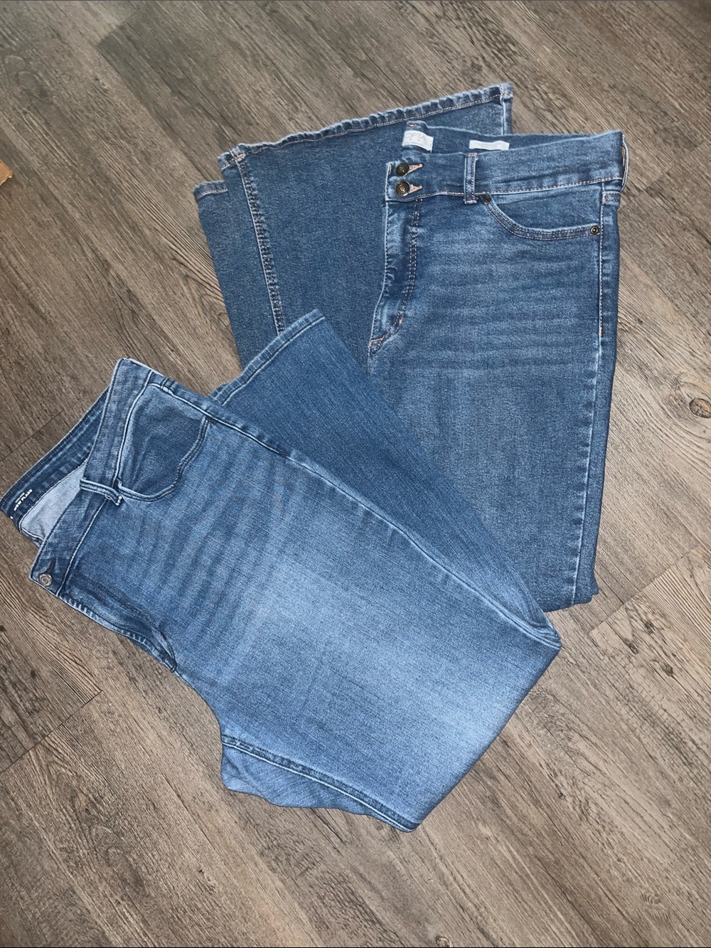 Bundle ladies wide Jeans & High Rise Old Navy Wow flare bundle.